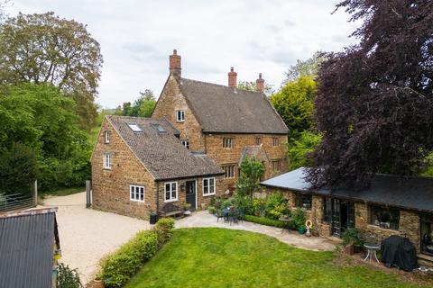 4 bed property, in Glovers Lane, £1,050,000