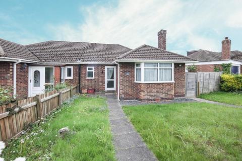 2 bed property, in Ledbrook Road, £250,000