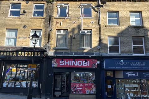 1 bed property, in Crown Street, £140,000
