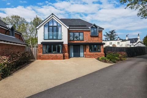 4 bed property, in 167c Wood Lane, £900,000