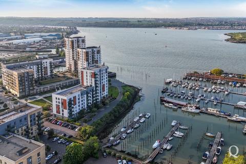 1 bed property, in Pearl Lane, £160,000