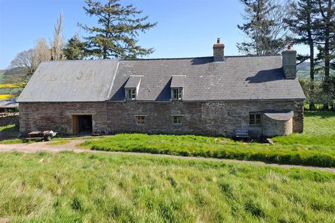 6 bed property, in The Farmhouse, £850,000