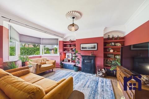 3 bed property, in Anderton Road, £250,000