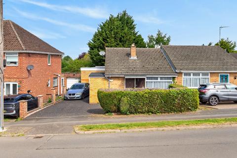 2 bed property, in Grosvenor Road, £220,000