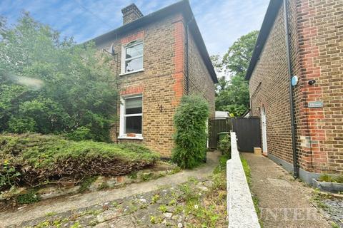2 bed property, in Mill Lane, £400,000
