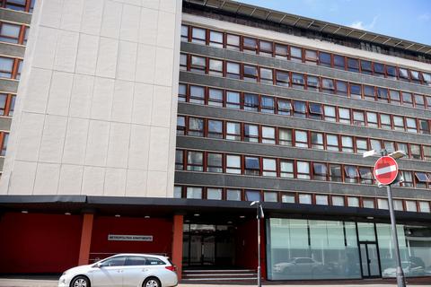 2 bed property, in Lee Circle, £77,000