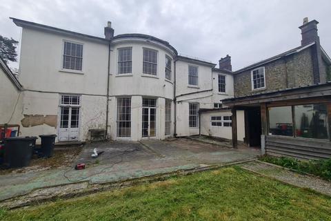 10 bed property, in Presteigne LD8, £360,000