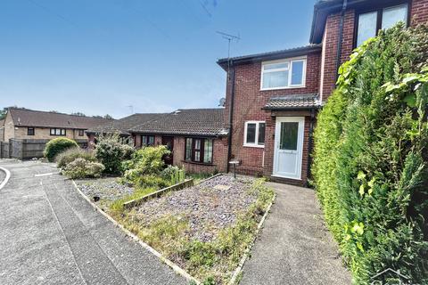 2 bed property, in Ross Gardens, £260,000