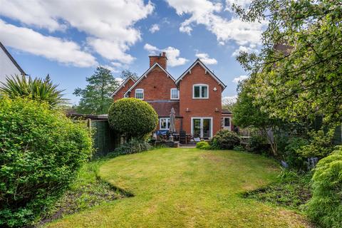 3 bed property, in Stratford Road, £500,000