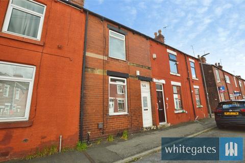 2 bed property, in Victoria Street, £60,000