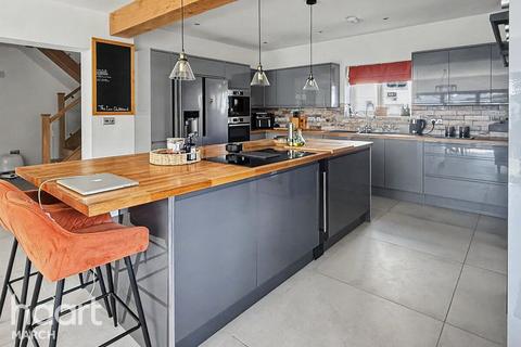 4 bed property, in Westfield Road, £550,000