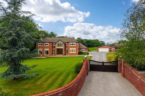 4 bed property, in Wood Lane, £1,495,000