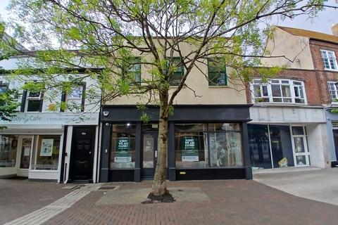 2 bed property, in High Street, £395,000