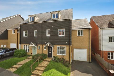 5 bed property, in Millennium Way, £425,000