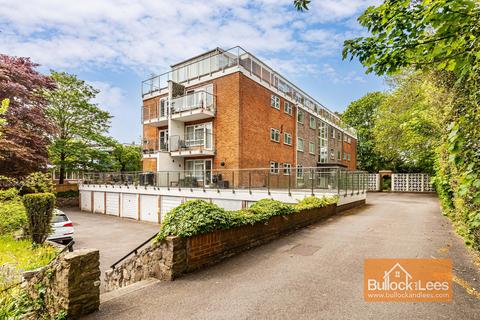 2 bed property, in St. Johns Road, £210,000