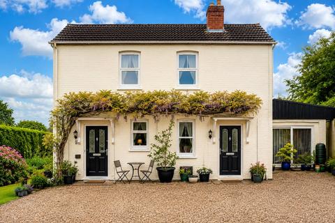 4 bed property, in Moorlands Road, £800,000