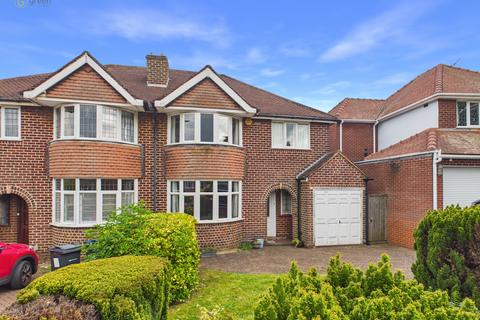 3 bed property, in Rowan Road, £375,000