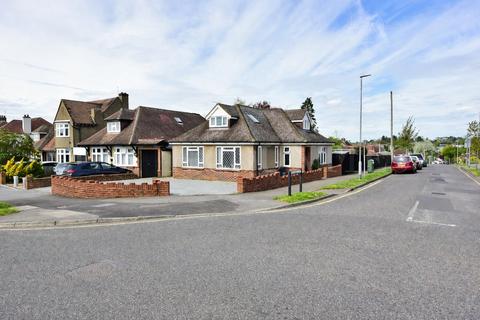 4 bed property, in The Walk, £775,000