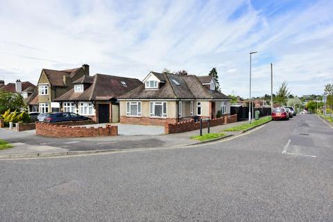 4 bed property, in The Walk, £750,000