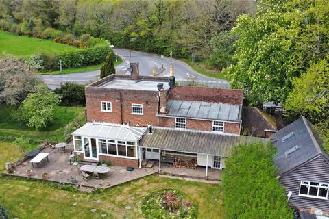 5 bed property, in Snow Hill, £750,000