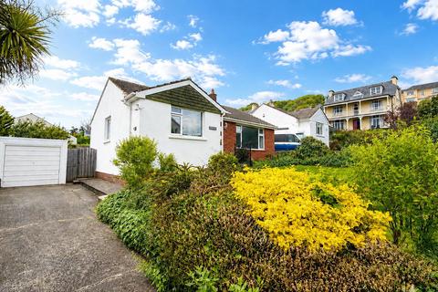 4 bed property, in Longfield Close, £465,000