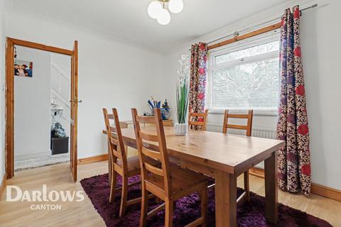 3 bed property, in Charteris Road, £275,000