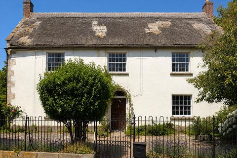 3 bed property, in Church Street, £650,000