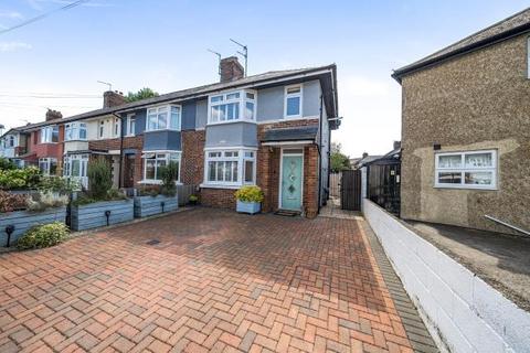 2 bed property, in Lytton Road, £475,000