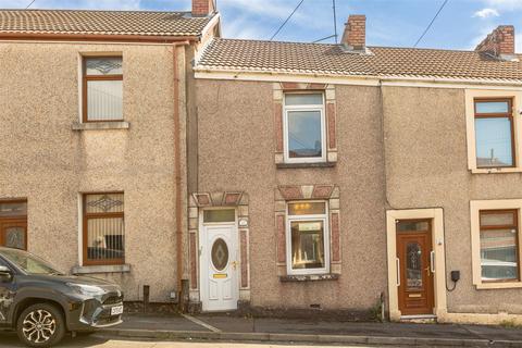 2 bed property, in Sebastopol Street, £100,000
