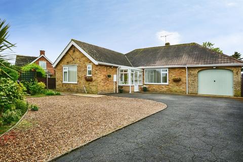 3 bed property, in Alford Road, £350,000