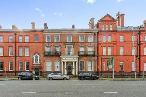 2 bed property, in Upper Parliament Street, £95,000