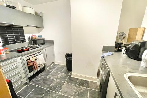 4 bed property, in Wordsworth Crescent, £15,000