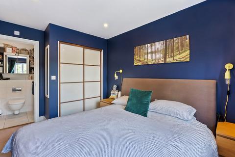 3 bed property, in Ambleside Avenue, £550,000