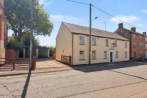4 bed property, in 8 High Street, £650,000