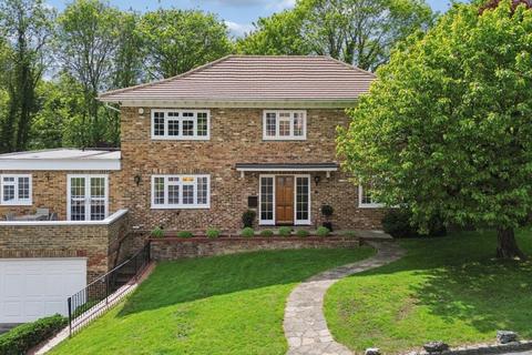 5 bed property, in Woodbank Avenue, £1,575,000