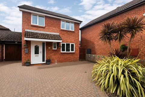 3 bed property, in Kestrel Close, £399,950