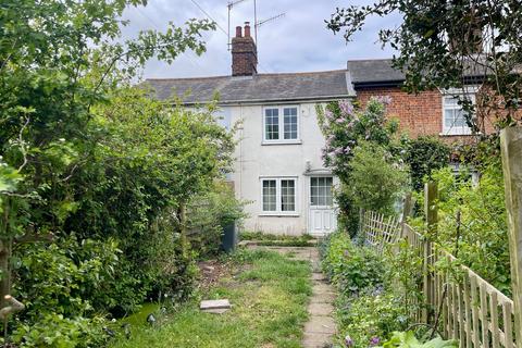 1 bed property, in Knodishall, £165,000