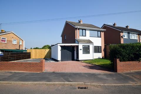 3 bed property, in Fieldhouse Drive, £275,000