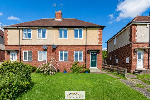 2 bed property, in Station Road, £160,000