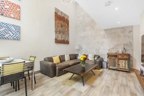 3 bed property, in Lily Mews, £900,000