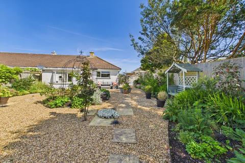 2 bed property, in Poltreen Close, £360,000