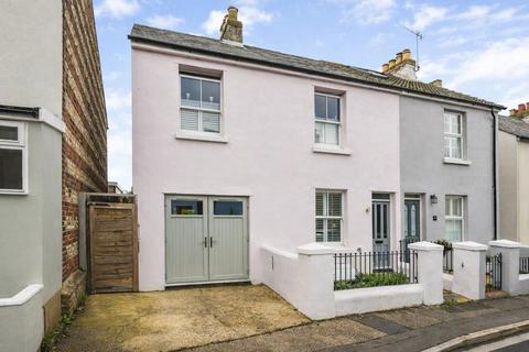 3 bed property, in Victoria Road, £439,950