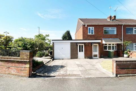 3 bed property, in Croxdene Avenue, £250,000