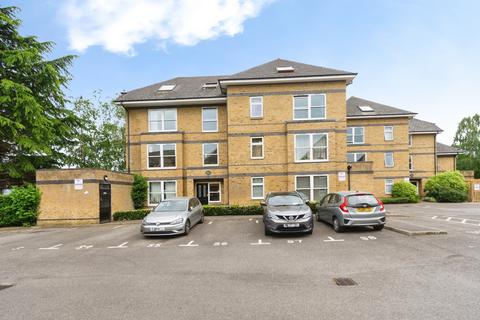 2 bed property, in Vicarage Road, £265,000