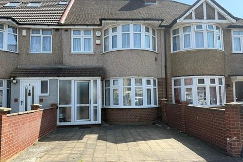 3 bed property, in Langley Crescent, £589,950