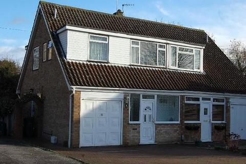 3 bed property, in Windmill Avenue, £725,000