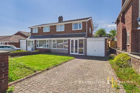3 bed property, in Alderside Crescent, £200,000