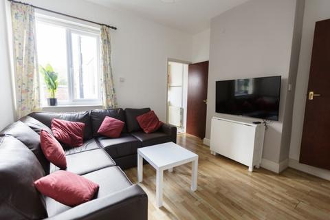 4 bed property, in Harold Road - 942653, £275,000