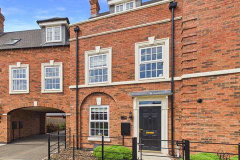 3 bed property, in Blackthorn Circus, £315,000