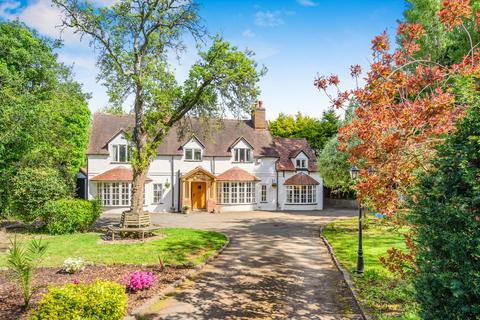 3 bed property, in Lodge Road, £975,000